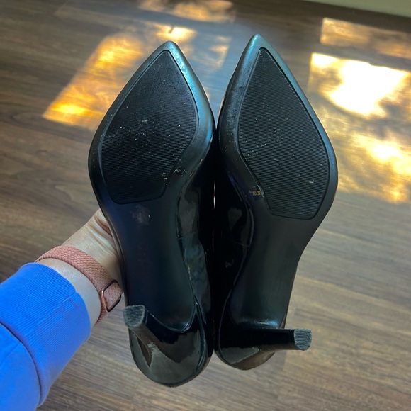 BCBGENERATION Black Patent Leather Pointed Toe Stiletto Pumps 4” Classic | 9 - Picture 9 of 9